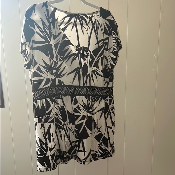 Apt. 9 Black and White Wrap Fitted Blouse - Picture 3 of 7